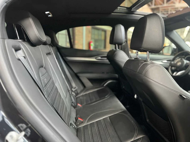 Alfa romeo stelvio 2.2 jtd awd veloce 209pk 2020, j-329-xh - afbeelding 46 van  51