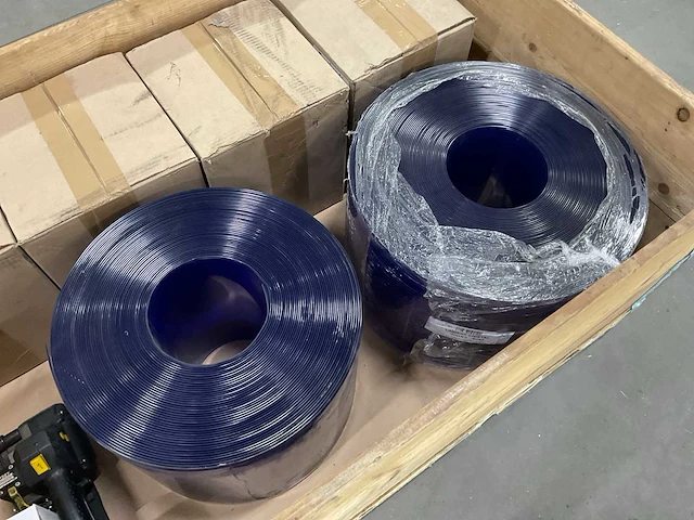 Alfaflex 300x3mm rol á 50m pvc strookgordijn (2x) - afbeelding 1 van  2