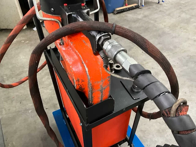 Alfra aps120 met hydraulische pomp ponsmachine - afbeelding 12 van  14