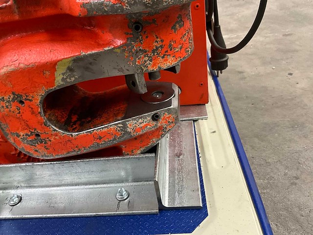 Alfra aps120 met hydraulische pomp ponsmachine - afbeelding 12 van  13