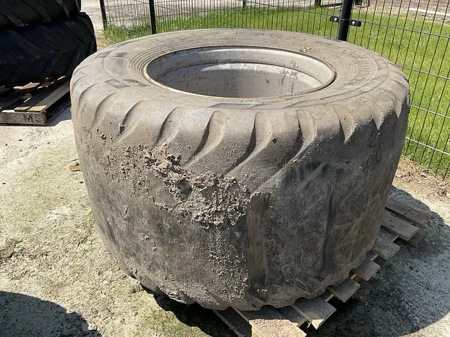 Alliance flotation 328 landbouw band met velg - afbeelding 2 van  4