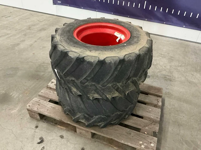 Alliance high flotation 332 band met velg (2x) - afbeelding 1 van  7