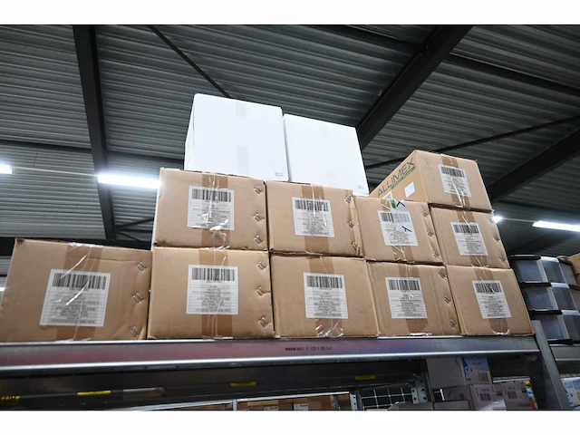Allimex green power grote partij zonnepaneel installatiematerialen inclusief legbordstelling - afbeelding 13 van  14