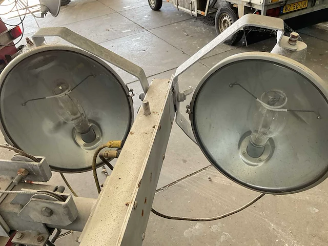 Allmand night-lite pro lichtmast aggregaat - afbeelding 2 van  17
