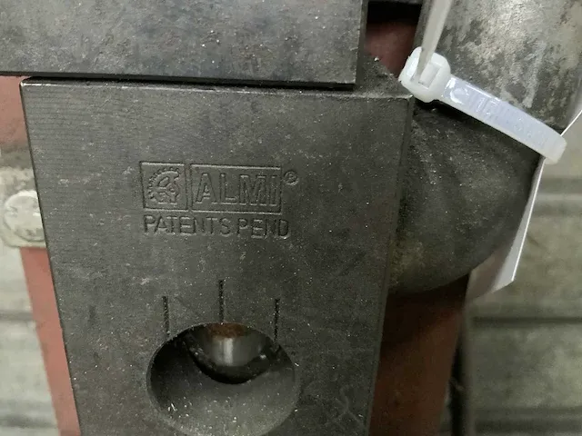 Almi buigmachine en pijpuitklinker - afbeelding 6 van  8