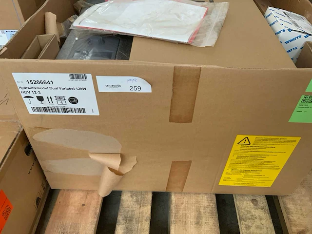 Alpha innotec hydraulic station hdv 12-3 lucht/water warmtepomp - afbeelding 4 van  4