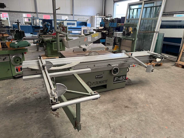 Altendorf - f-45 - formaatcirkelzaagmachine - afbeelding 1 van  11