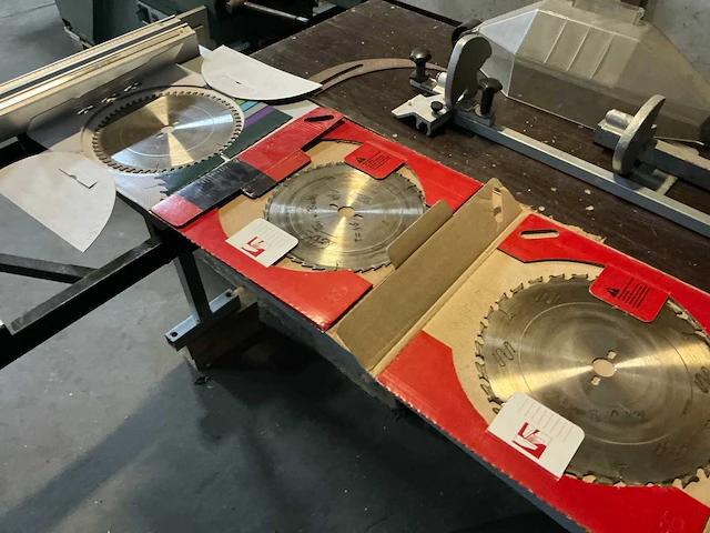 Altendorf f-45 formaatzaag machine - afbeelding 2 van  40