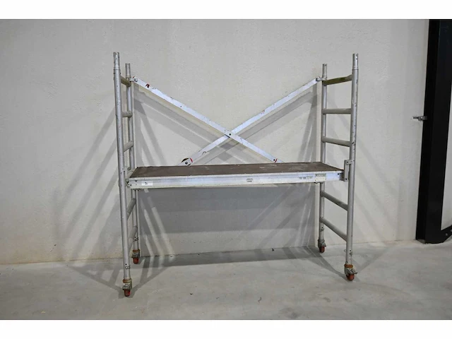 Altrex aluminium kamer rolsteiger - afbeelding 1 van  4