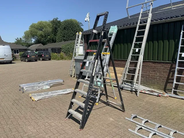 Altrex aluminium trapladder - afbeelding 1 van  9