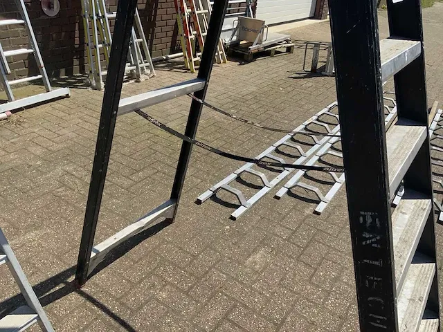 Altrex aluminium trapladder - afbeelding 5 van  9