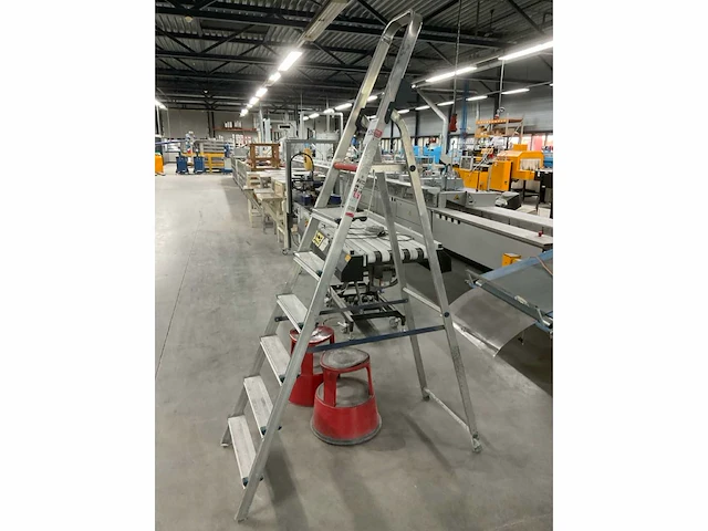 Altrex double decker d 807 trap en opstaphulpen - afbeelding 4 van  6