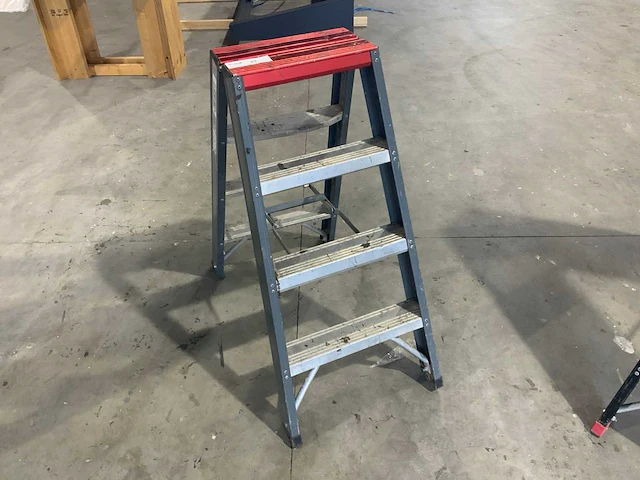 Altrex falco fdo4 2x4 dubbelzijdige trap - afbeelding 2 van  4