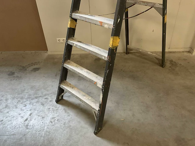 Altrex falco feo 8 uitzettrap - afbeelding 2 van  4
