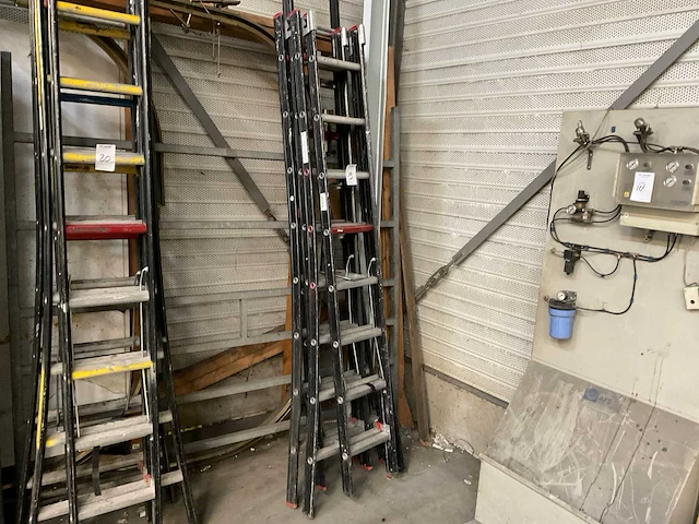 Altrex ladder (2x) - afbeelding 1 van  2