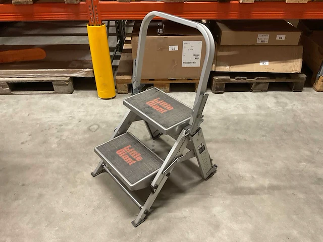 Altrex little giant opstap - afbeelding 1 van  1