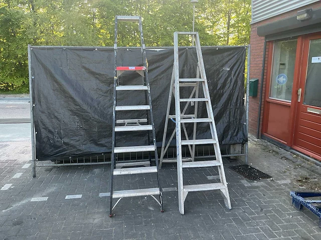 Altrex oplooptrap (2x) - afbeelding 1 van  4