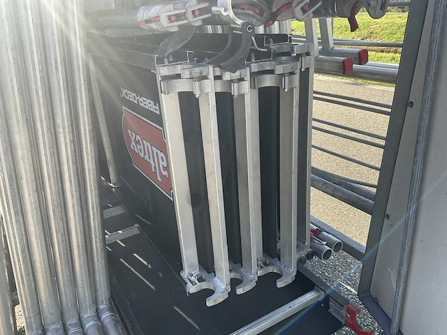 Altrex rolsteiger met rss dak randbeveiliging en aanhangwagen - afbeelding 2 van  26