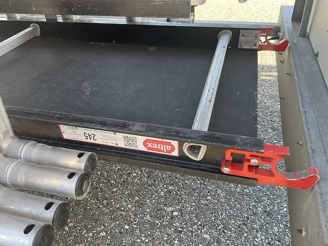 Altrex rolsteiger met rss dak randbeveiliging en aanhangwagen - afbeelding 3 van  26