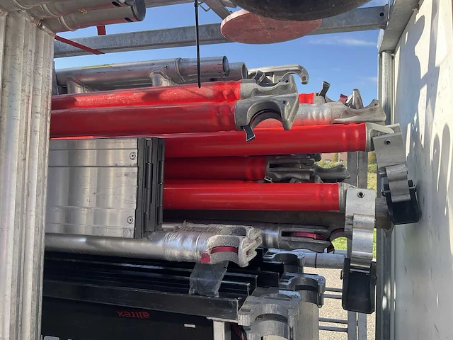 Altrex rolsteiger met rss dak randbeveiliging en aanhangwagen - afbeelding 4 van  26