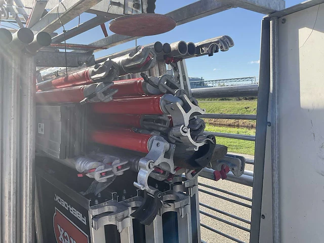 Altrex rolsteiger met rss dak randbeveiliging en aanhangwagen - afbeelding 5 van  26