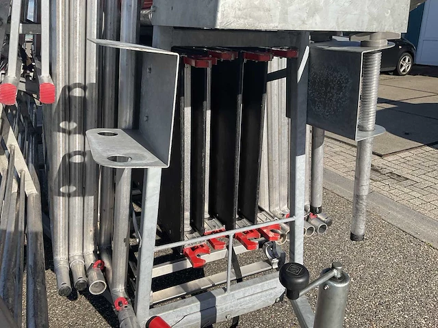 Altrex rolsteiger met rss dak randbeveiliging en aanhangwagen - afbeelding 6 van  26