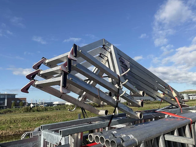 Altrex rolsteiger met rss dak randbeveiliging en aanhangwagen - afbeelding 7 van  26