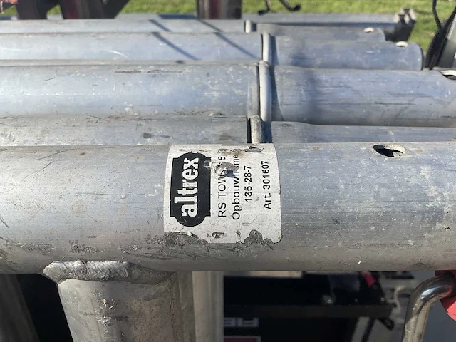 Altrex rolsteiger met rss dak randbeveiliging en aanhangwagen - afbeelding 10 van  26