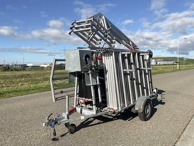 Altrex rolsteiger met rss dak randbeveiliging en aanhangwagen - afbeelding 1 van  26