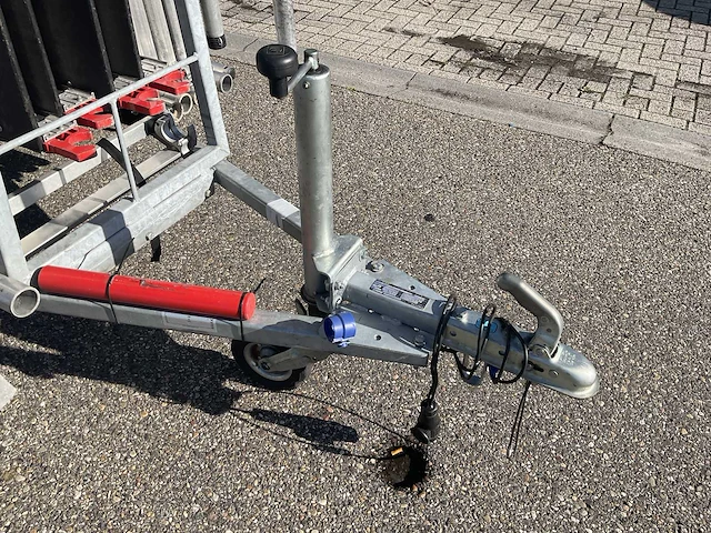 Altrex rolsteiger met rss dak randbeveiliging en aanhangwagen - afbeelding 14 van  26