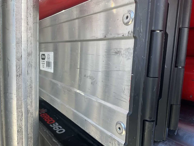 Altrex rolsteiger met rss dak randbeveiliging en aanhangwagen - afbeelding 16 van  26