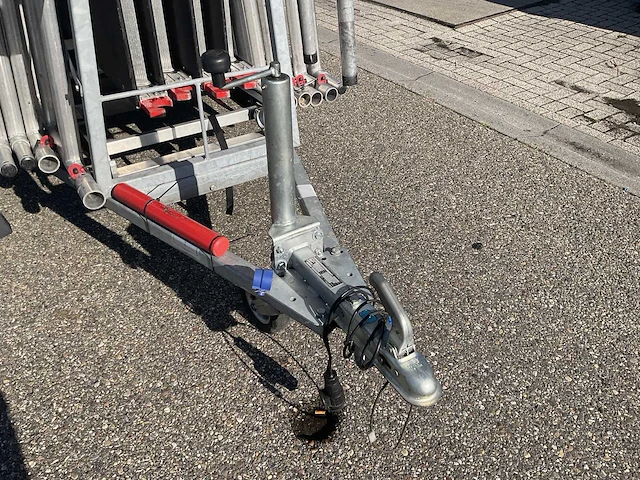 Altrex rolsteiger met rss dak randbeveiliging en aanhangwagen - afbeelding 17 van  26