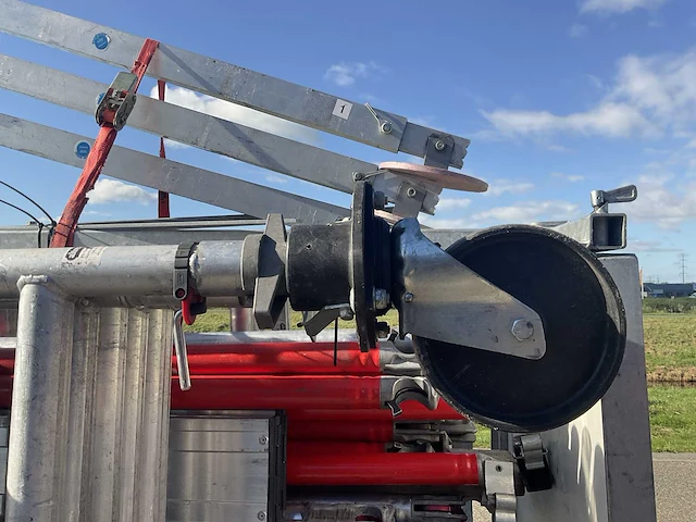 Altrex rolsteiger met rss dak randbeveiliging en aanhangwagen - afbeelding 18 van  26