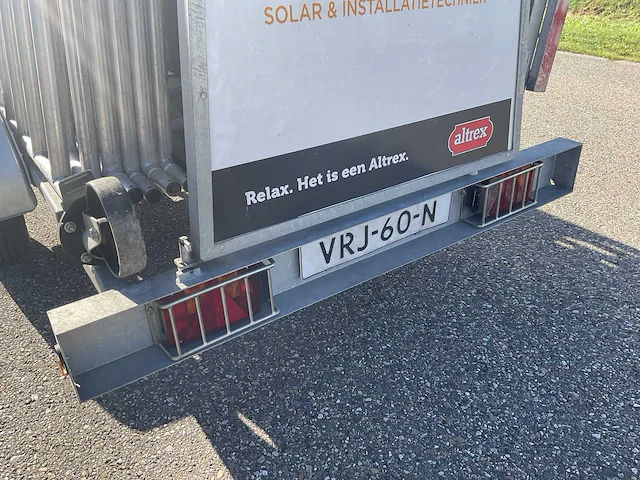 Altrex rolsteiger met rss dak randbeveiliging en aanhangwagen - afbeelding 19 van  26
