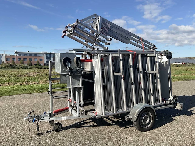 Altrex rolsteiger met rss dak randbeveiliging en aanhangwagen - afbeelding 20 van  26