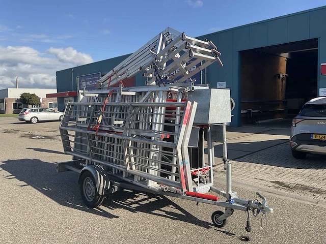 Altrex rolsteiger met rss dak randbeveiliging en aanhangwagen - afbeelding 21 van  26