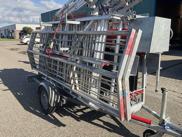 Altrex rolsteiger met rss dak randbeveiliging en aanhangwagen - afbeelding 23 van  26