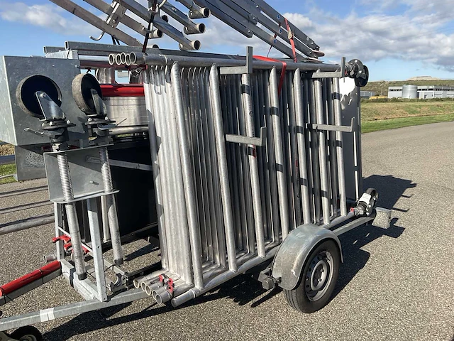 Altrex rolsteiger met rss dak randbeveiliging en aanhangwagen - afbeelding 24 van  26