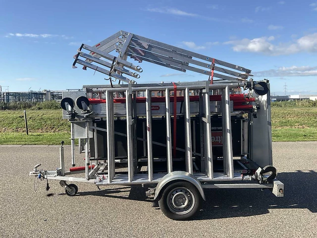 Altrex rolsteiger met rss dak randbeveiliging en aanhangwagen - afbeelding 25 van  26