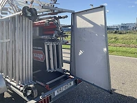 Altrex rolsteiger met rss dak randbeveiliging en aanhangwagen - afbeelding 26 van  26