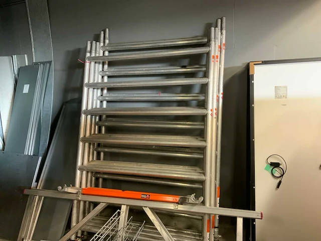 Altrex steiger - afbeelding 1 van  4