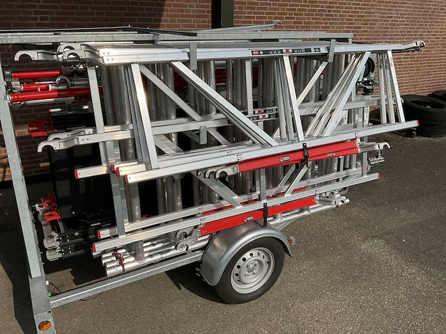 Altrex steigeraanhanger met rolsteiger - afbeelding 2 van  19