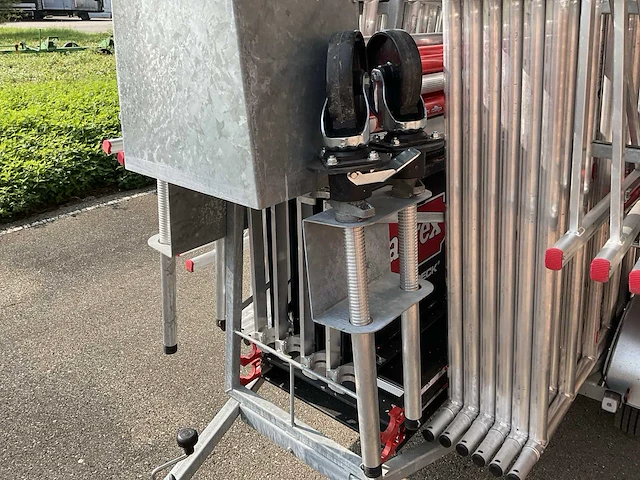 Altrex steigeraanhanger met rolsteiger - afbeelding 5 van  19