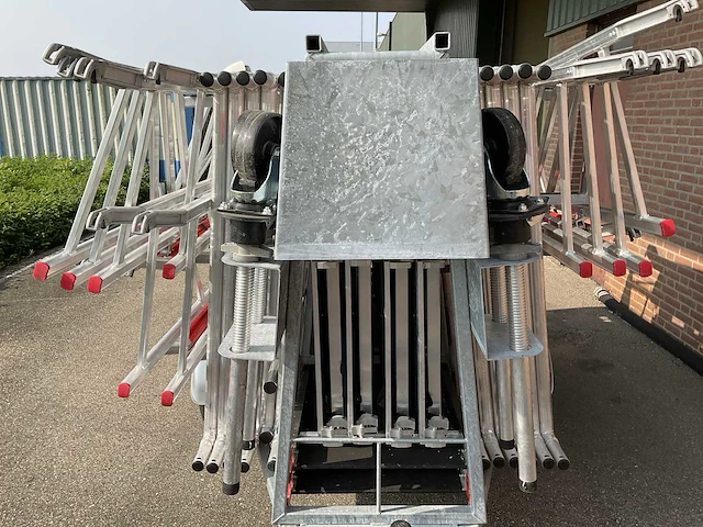 Altrex steigeraanhanger met rolsteiger - afbeelding 6 van  19