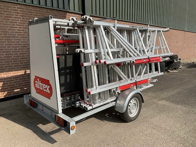 Altrex steigeraanhanger met rolsteiger - afbeelding 13 van  19
