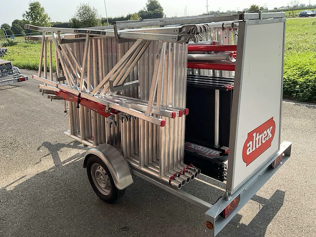 Altrex steigeraanhanger met rolsteiger - afbeelding 14 van  19