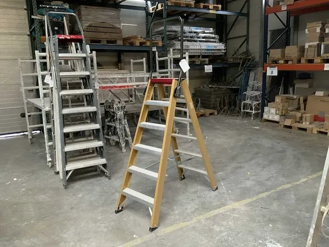 Altrex taurus trapladder - afbeelding 1 van  4