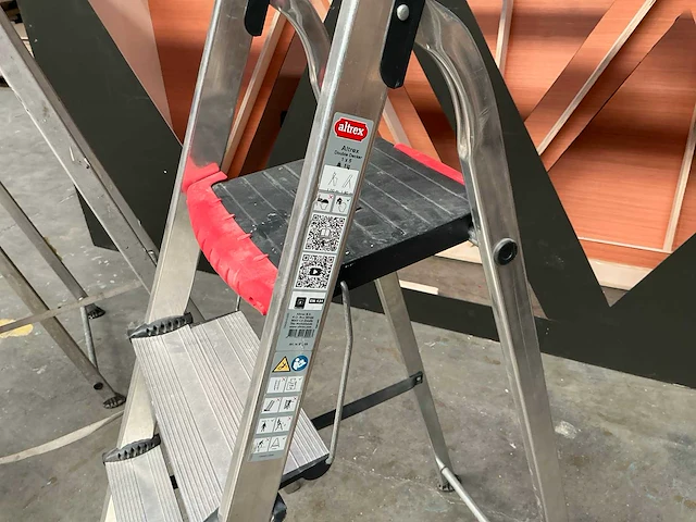 Altrex uitzettrap (3x) - afbeelding 2 van  10