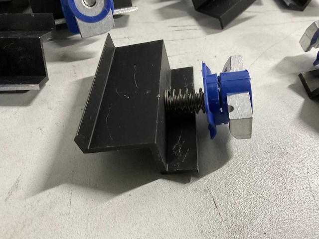 Aluminium eindklem voor montage zonnepanelen (250 stuks) (104x) - afbeelding 2 van  2