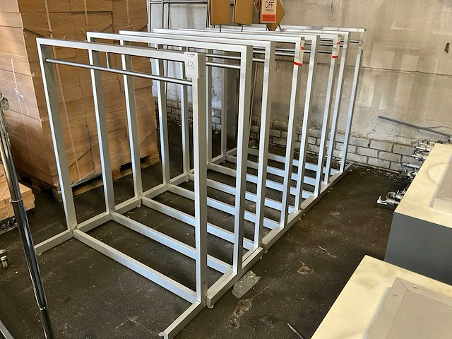 Aluminium kledingrek (9x) - afbeelding 1 van  2